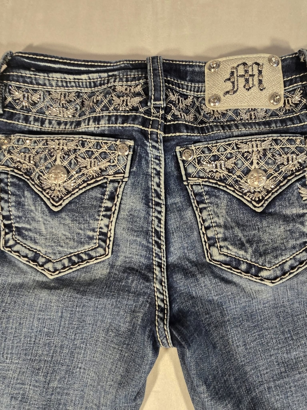 Miss Me Mid-Rise Tailored Bootcut Jeans Size 26 Rhinestone Back Pocket Bling